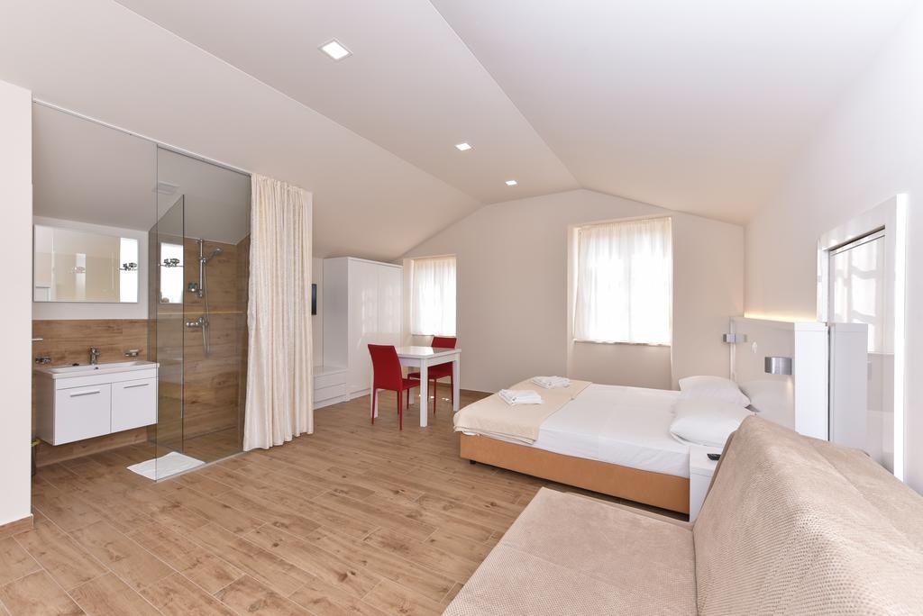 Idassa Atrium Rooms Zadar Bagian luar foto