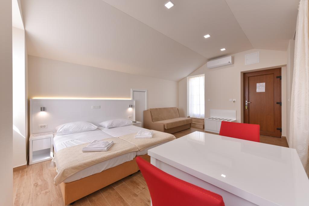Idassa Atrium Rooms Zadar Bagian luar foto